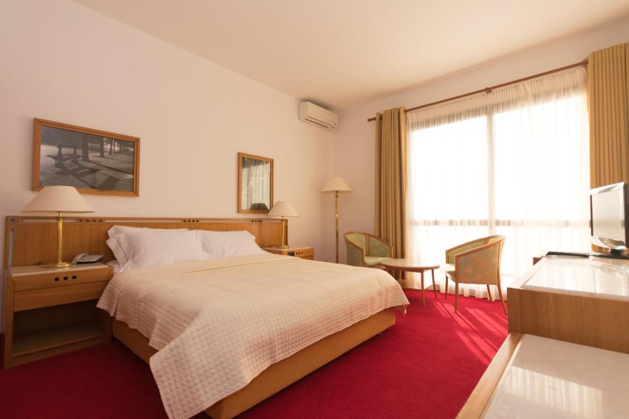 Chateau Linza Resort Тирана Экстерьер фото